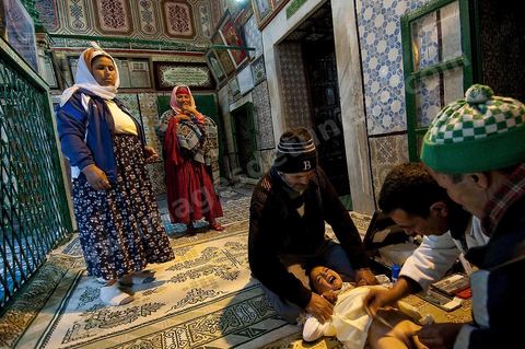 Zaouia Sidi Sahab ou mosquée du barbier le jour de Mouled, fête de la naissance du Prophète, circoncision des jeunes enfants