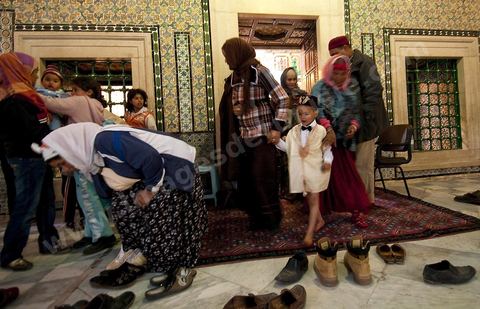 Zaouia Sidi Sahab ou mosquée du barbier le jour de Mouled, fête de la naissance du Prophète, circoncision des jeunes enfants