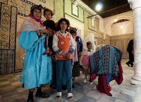 Zaouia Sidi Sahab ou mosquée du barbier le jour de Mouled, fête de la naissance du Prophète, circoncision des jeunes enfants