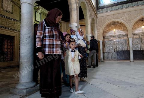 Zaouia Sidi Sahab ou mosquée du barbier le jour de Mouled, fête de la naissance du Prophète, circoncision des jeunes enfants