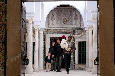 Zaouia Sidi Sahab ou mosquée du barbier le jour de Mouled, fête de la naissance du Prophète, circoncision des jeunes enfants