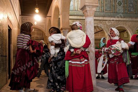 Zaouia Sidi Sahab ou mosquée du barbier le jour de Mouled, fête de la naissance du Prophète, circoncision des jeunes enfants