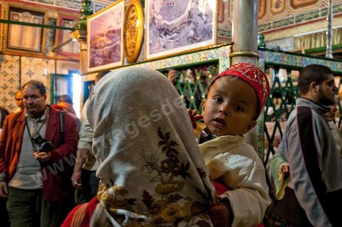 Zaouia Sidi Sahab ou mosquée du barbier le jour de Mouled, fête de la naissance du Prophète, circoncision des jeunes enfants