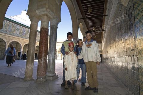 Zaouia Sidi Sahab ou mosquée du barbier le jour de Mouled, fête de la naissance du Prophète, scène de circoncision des enfants