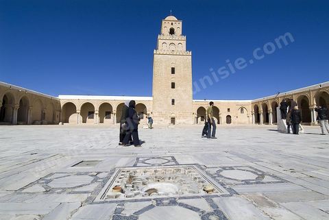 Cour intérieure et minaret de la Grande Mosquée de Kairouan