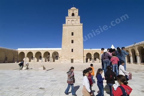 Cour intérieure et minaret de la Grande Mosquée de Kairouan