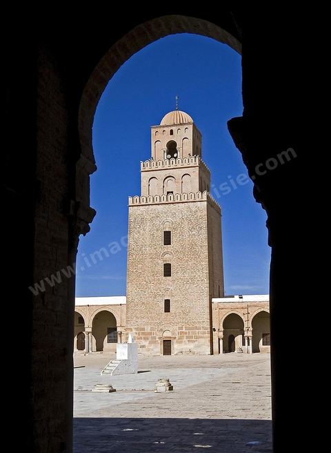 Cour intérieure et minaret de la Grande Mosquée de Kairouan