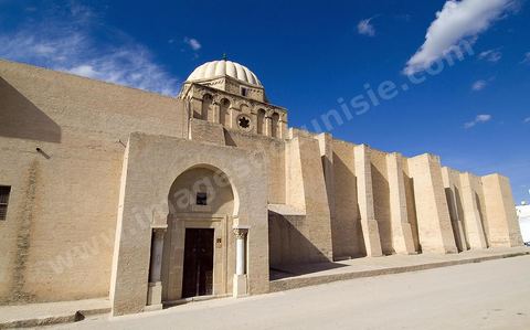 façade extérieure de la Grande Mosquée de Kairouan