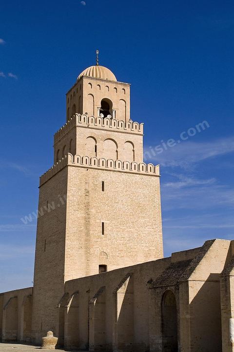 façade extérieure de la Grande Mosquée de Kairouan
