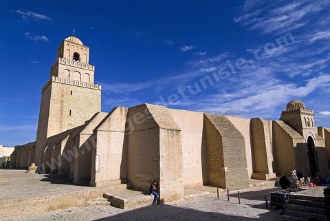 façade extérieure de la Grande Mosquée de Kairouan