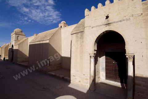façade extérieure de la Grande Mosquée de Kairouan