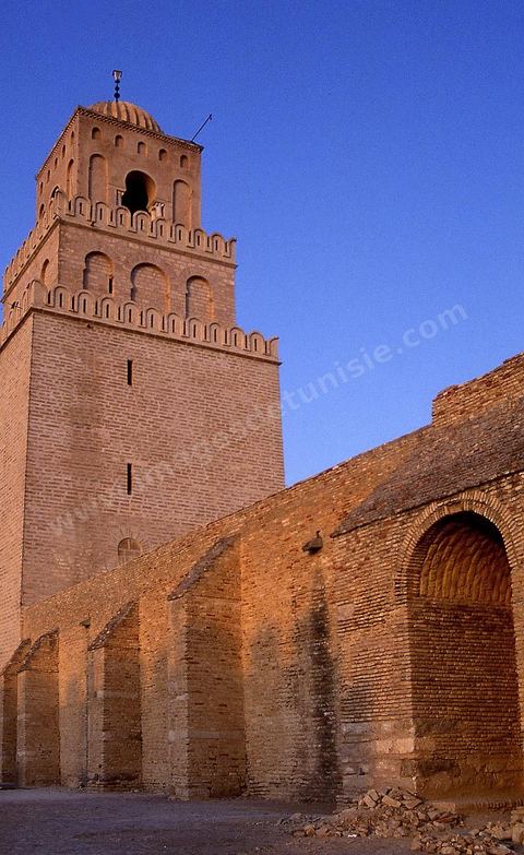 Vue extérieure de la Grande mosquée de Kairouan
