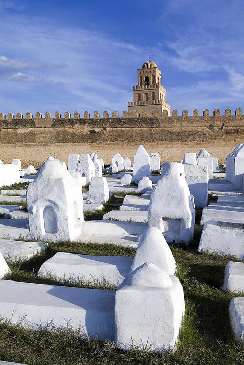 cimetière, enceinte et minaret de la grande mosquée de Kairouan