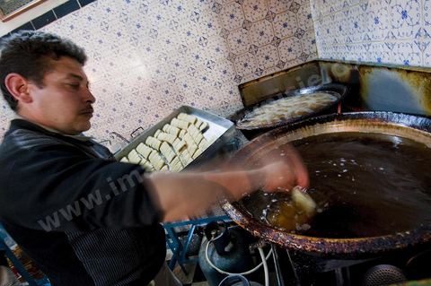 Boutique et fabrication de la patisserie tarditionnelle de Kairouan le Makroud