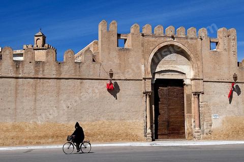 Remparts et porte de la medina de Kairouan