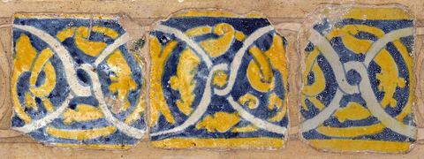 Carreau de faience produit à Qallaline, Tunis (11ème s. H., 17ème s. JC) - Musée d'art islamique de Reqqada près de Kairouan