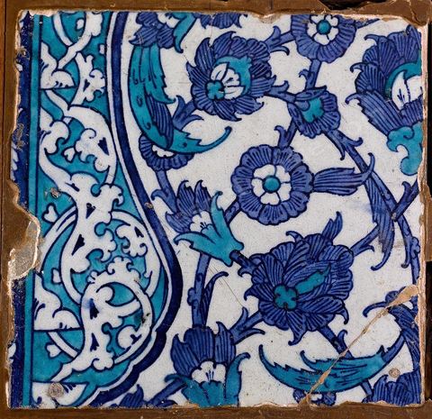 Carreau de faience importé d'Iznik, Turquie (10ème s. H / 16ème s. JC) - Musée d'art islamique de Reqqada près de Kairouan