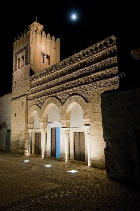 La medina de Kairouan, la mosquée aux trois portes la nuit