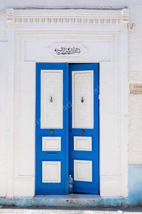 portes de la medina de Mahdia. La presqu'île de Mahdia est le coeur historique de la ville, avec la medina et à sa pointe le cimetière marin et le borj. La partie résidentielle, appellée Borj Erras, est un mélange de palais et de maisaons traditionnelle de pêcheurs. 