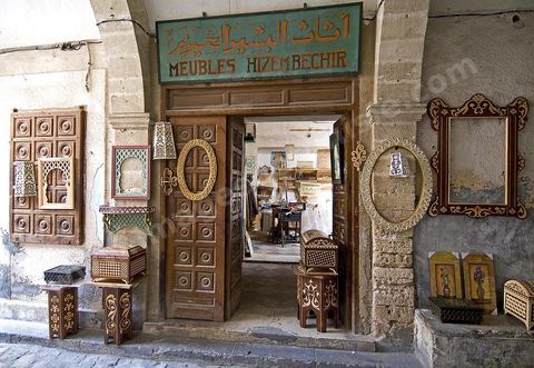 Souks et boutiques de tissus dans la medina de Monastir