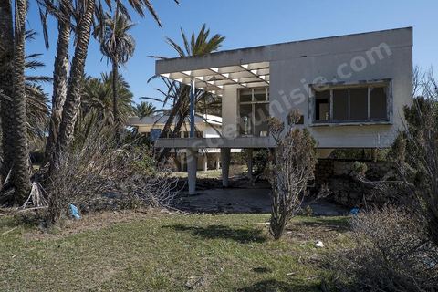 Bungalows abandonnés dans l'enceinte de l'ancien palais Bourgiuiba à Skanès Monastir