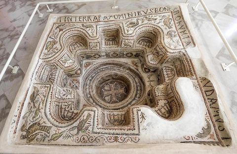 Baptistère paléochrétien, (2,80m x 2,37m) VI eme ap J.-C  Téboulba - musée archéologique de Sousse dans la Kasbah située en haut de la medina de Sousse