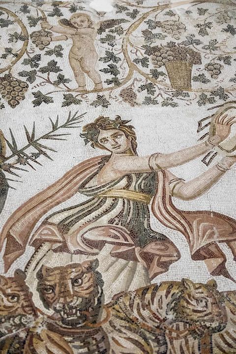 Mosaïque du Cortège triomphal de DionysosDimensions : 4,50 m x 4m Datation : III eme siècle ap J-CMaison de l’Arsenal - musée archéologique de Sousse dans la Kasbah située en haut de la medina de Sousse