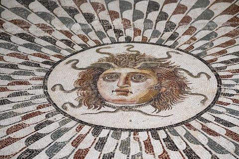Mosaique de la Méduse Datation : II eme ap. j-CMaison de Dar Zmala - musée archéologique de Sousse dans la Kasbah située en haut de la medina de Sousse