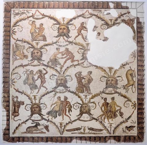 mosaique de chambre à coucher avec scèbes d'alcove très explicites 380 x 350 cm - musée archéologique de Sousse dans la Kasbah située en haut de la medina de Sousse