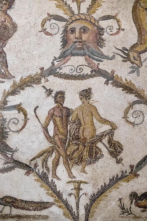 mosaique de chambre à coucher avec scèbes d'alcove très explicites 380 x 350 cm - musée archéologique de Sousse dans la Kasbah située en haut de la medina de Sousse