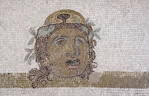Mosaique masques de théâtre - musée archéologique de Sousse dans la Kasbah située en haut de la medina de Sousse