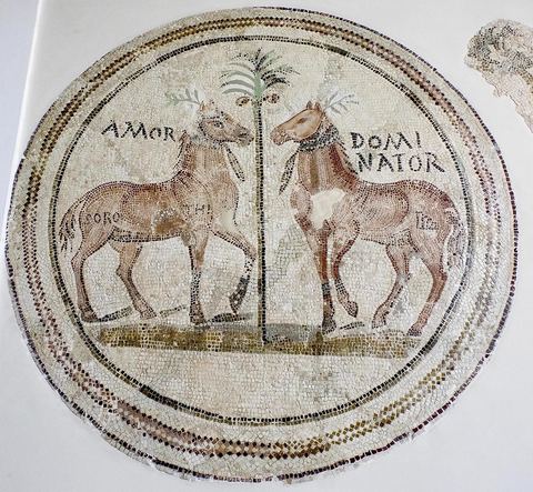 Mosaique de chevaux - musée archéologique de Sousse dans la Kasbah située en haut de la medina de Sousse