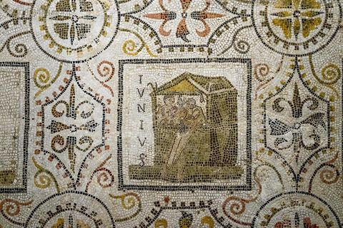 Mosaique des saisons et des mois, un calendrier illustré, El Djem, 186 x 273 cm - musée archéologique de Sousse dans la Kasbah située en haut de la medina de Sousse