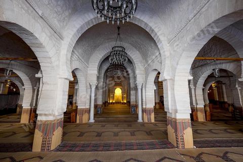 Salle des prières de la Grande mosquée de Sousse dans la medina de Sousse ou la perle du Sahel. 