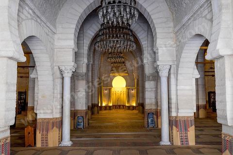 Salle des prières de la Grande mosquée de Sousse dans la medina de Sousse ou la perle du Sahel. 