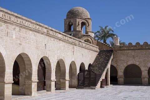 Cour intérieure de la Grande Mosquée de Sousse. Sousse ou la perle du Sahel. 