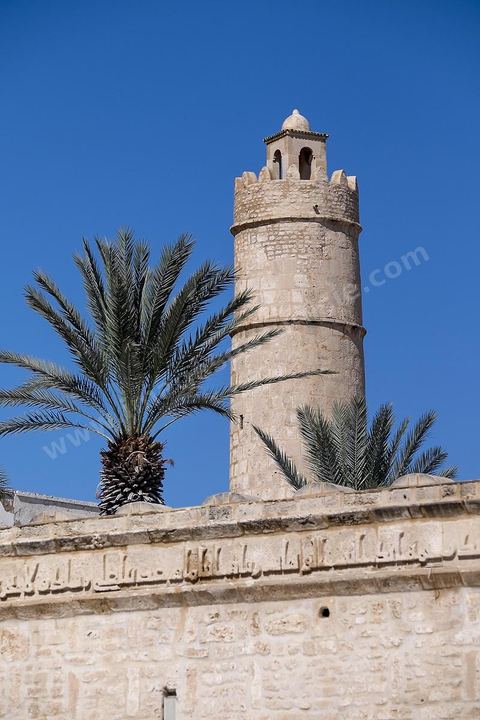 Vue sur le minaret du riabt depuis la cour de la Grande Mosquée de Sousse. Sousse ou la perle du Sahel. 