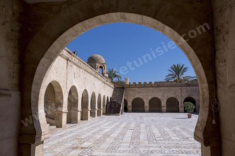 Cour intérieure de la Grande Mosquée de Sousse. Sousse ou la perle du Sahel. 
