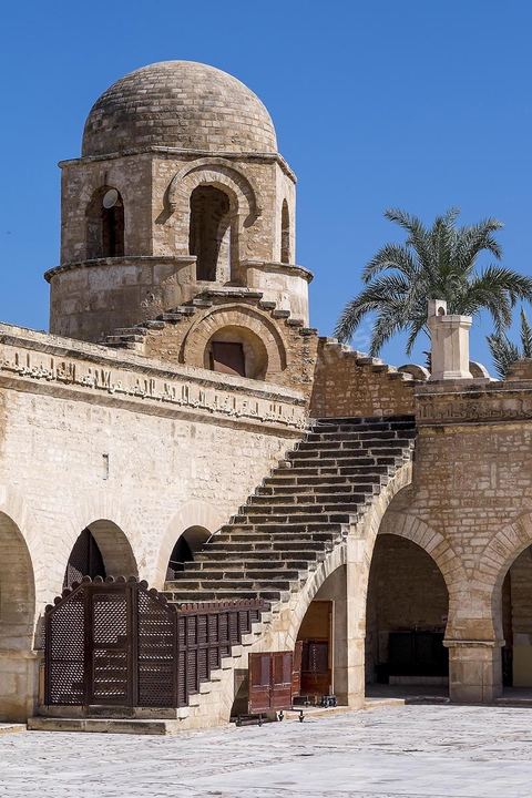 Cour intérieure de la Grande Mosquée de Sousse. Sousse ou la perle du Sahel. 