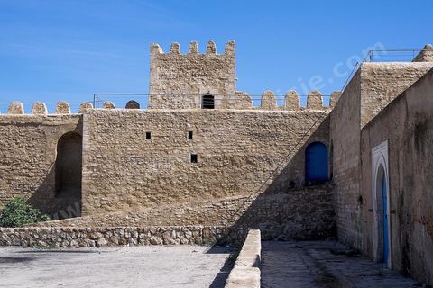 Les remparts extérieurs de la medina de Sousse avec ses imposants murs, portes et tours. Sousse ou la perle du Sahel. 