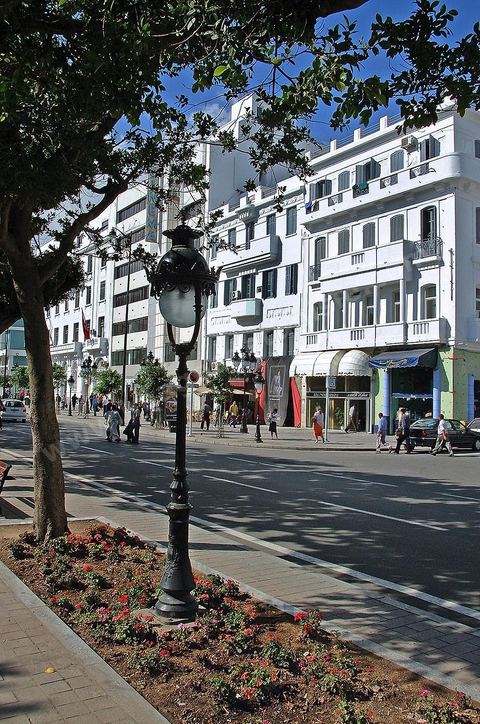 Avenue Habib Bourguiba avec ses immeubles européens à Tunis