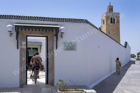 Mosquée El Haoua, 13ème siècle, sur la place du Leader dans le quartier de Bab Djedid à Tunis.