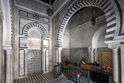 Mausolée Sidi Kacem el Jelizi ou Musée National de la Céramique tunisienne sur la place du Leader dans le quartier de Bab Djedid à Tunis.