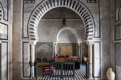 Mausolée Sidi Kacem el Jelizi ou Musée National de la Céramique tunisienne sur la place du Leader dans le quartier de Bab Djedid à Tunis.