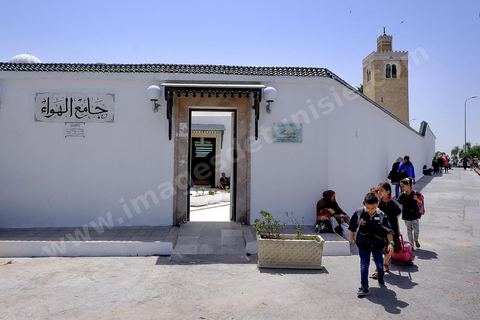 Mosquée El Haoua, 13ème siècle, sur la place du Leader dans le quartier de Bab Djedid à Tunis.
