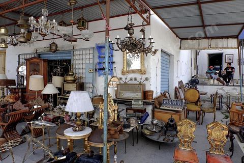 quartier de sbrocanterus et antiquaires populaires dans le quartier de Bab Djedid à Tunis.