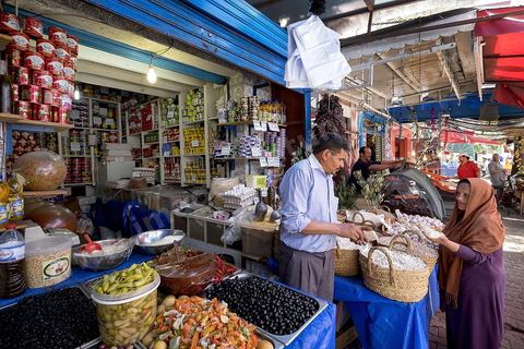 Marché quotidien dans le quartier de Bab Djedid à Tunis.