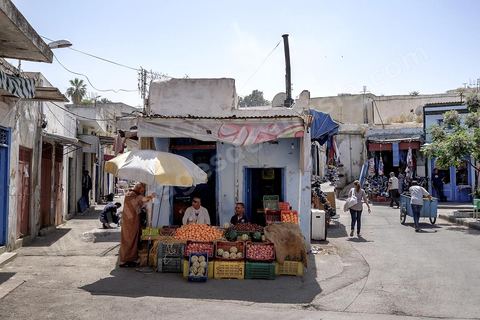 Marché quotidien dans le quartier de Bab Djedid à Tunis.