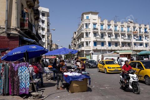 Place Bab Djedid dans le quartier de Bab Djedid à Tunis.