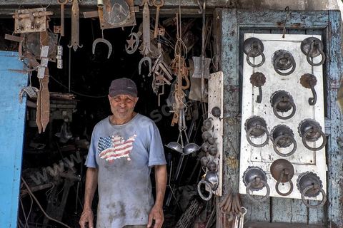 Atelier de cuivre dans le quartier de Bab Djedid à Tunis.